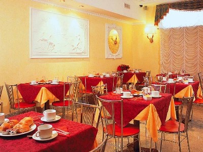restaurant - hotel stromboli - rome, italy