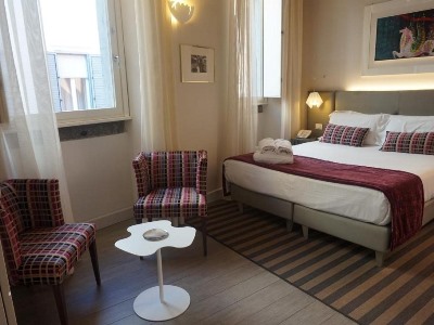 bedroom - hotel trevi palace luxury inn - rome, italy