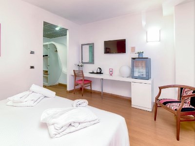 bedroom - hotel ibis styles roma vintage - rome, italy