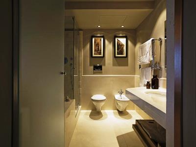 bathroom - hotel a.roma lifestyle - rome, italy