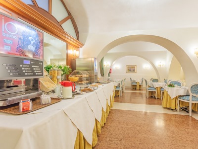 breakfast room - hotel floridia - rome, italy