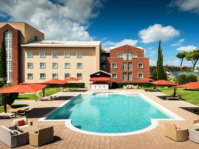 outdoor pool - hotel sheraton parco de medici - rome, italy
