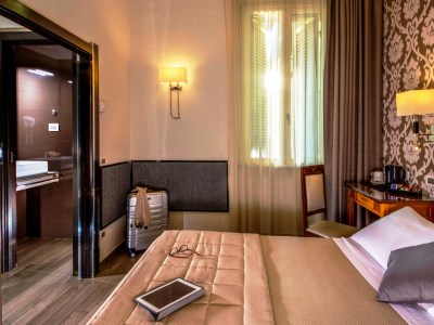 bedroom 4 - hotel alexandra - rome, italy
