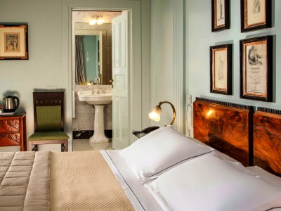 bedroom 8 - hotel alexandra - rome, italy