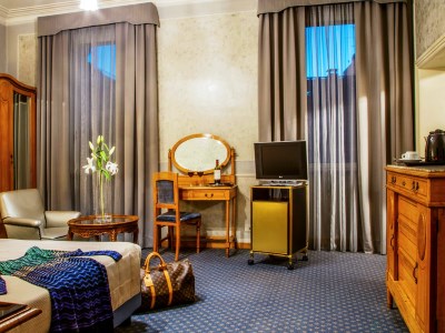 bedroom 10 - hotel alexandra - rome, italy
