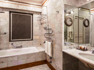 bathroom 2 - hotel alexandra - rome, italy