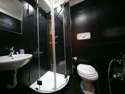 bathroom - hotel mediterranea - salerno, italy