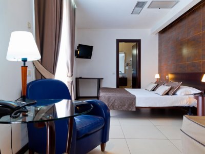 suite - hotel mediterranea - salerno, italy