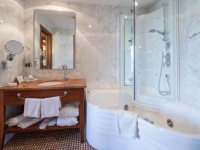 bathroom - hotel best western nationale - san remo, italy
