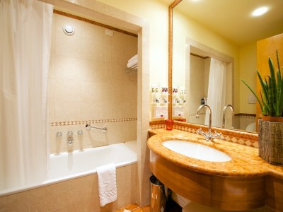 bathroom - hotel four points by sheraton siena - siena, italy