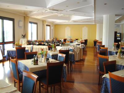 restaurant - hotel hotel relax - siracusa, italy