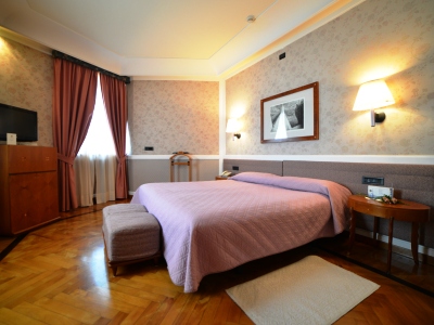 standard bedroom - hotel grand ortigia - siracusa, italy