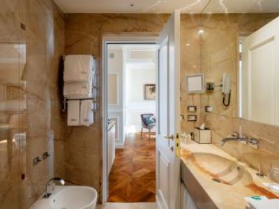 bathroom - hotel grand hotel des etrangers - siracusa, italy