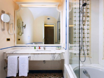 bathroom - hotel grand hotel capodimonte - sorrento, italy