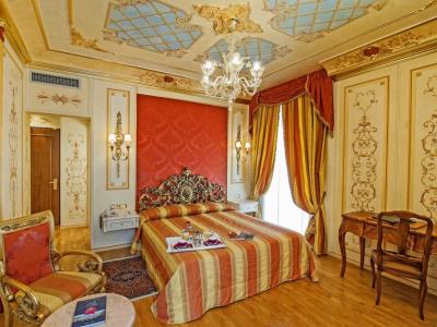 bedroom - hotel regina palace - stresa, italy