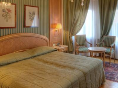 bedroom 4 - hotel regina palace - stresa, italy