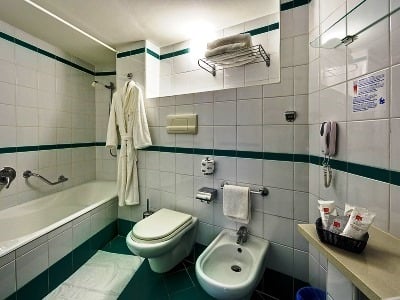 bathroom - hotel hotel ariston - taormina, italy