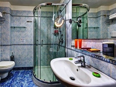 bathroom 1 - hotel hotel ariston - taormina, italy