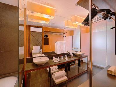 bathroom - hotel nh collection - taormina, italy