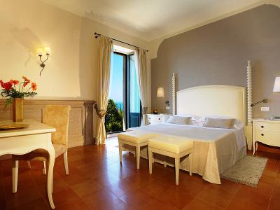 bedroom 11 - hotel villa belvedere - taormina, italy