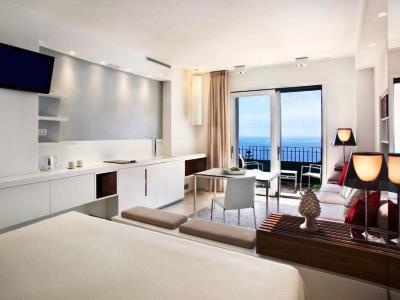 bedroom 12 - hotel villa belvedere - taormina, italy