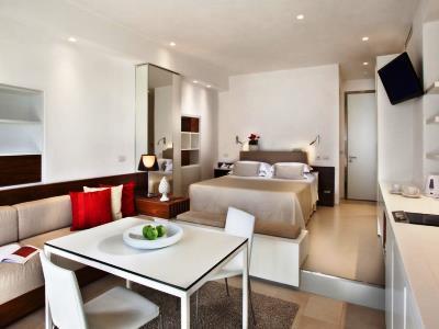 bedroom 13 - hotel villa belvedere - taormina, italy