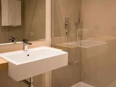 bathroom - hotel b and b hotel trapani crystal - trapani, italy