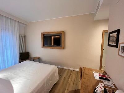 bedroom - hotel hotel america - trento, italy