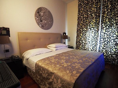 bedroom 4 - hotel lancaster - turin, italy