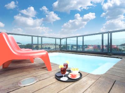 outdoor pool 1 - hotel best western plus executive and suites - turin, italy