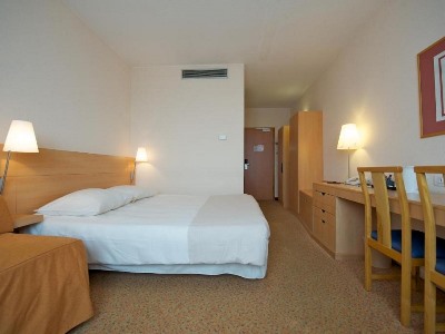 bedroom 1 - hotel novotel corso giulio cesare - turin, italy
