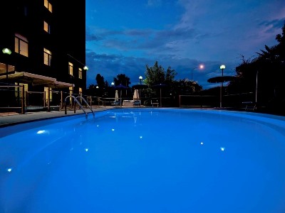 outdoor pool - hotel novotel corso giulio cesare - turin, italy