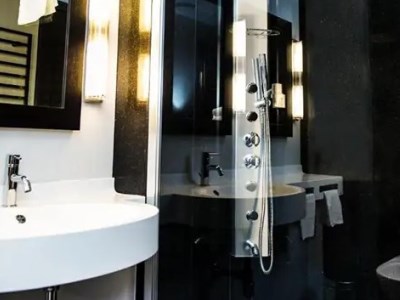 bathroom - hotel b and b hotel borgaro torinese - turin, italy