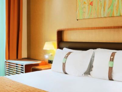 bedroom 1 - hotel holiday inn turin city center - turin, italy