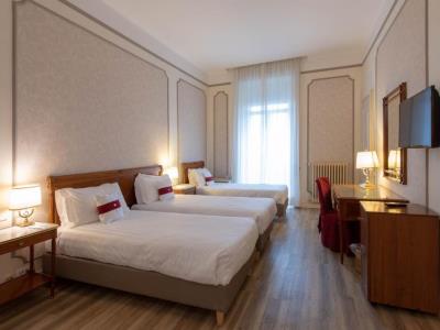 bedroom 3 - hotel palace grand hotel varese - varese, italy