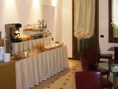 breakfast room - hotel agli artisti - venice, italy