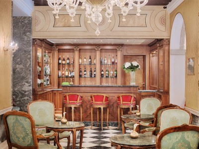 bar - hotel nh venezia santa lucia - venice, italy