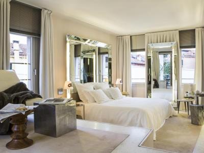 bedroom 1 - hotel palazzina grassi - venice, italy