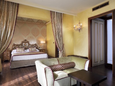 suite - hotel amadeus - venice, italy