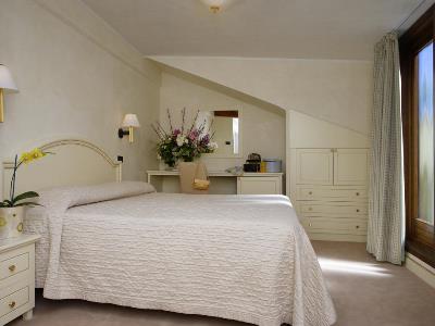 bedroom - hotel carlton capri - venice, italy