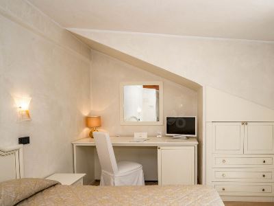 bedroom 1 - hotel carlton capri - venice, italy