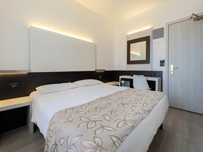 bedroom - hotel ambasciatori mestre tapestry collection - venice, italy
