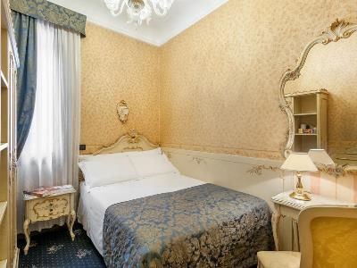 bedroom 2 - hotel montecarlo - venice, italy