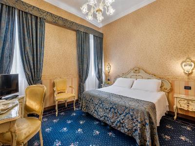 bedroom 5 - hotel montecarlo - venice, italy