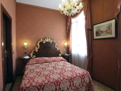 bedroom - hotel ateneo - venice, italy