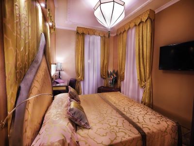 bedroom 3 - hotel ai mori d'oriente - venice, italy