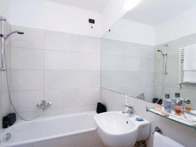 bathroom 2 - hotel mary - venice, italy
