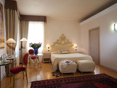 bedroom 1 - hotel liassidi palace - venice, italy