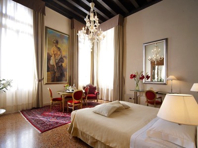 bedroom 2 - hotel liassidi palace - venice, italy