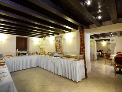 breakfast room - hotel liassidi palace - venice, italy